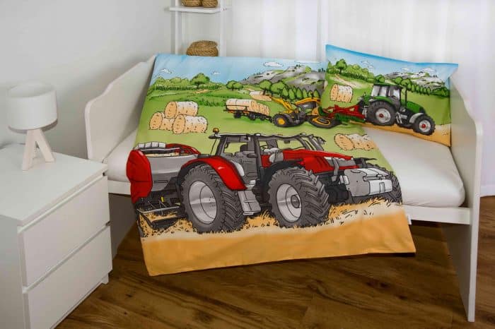 Produktbild Babybettwäsche Traktor bunt ganze Bettwäsche auf Bett
