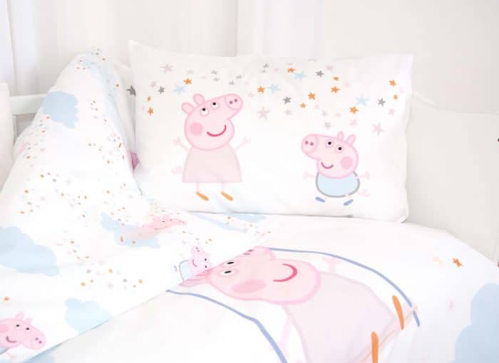 Produktbild Bettwäsche Peppa Wutz Weiß Kissen Vorderseite und Ausschnitt Decke umgeklappt